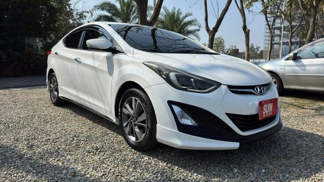 Hyundai Elantra/倒車顯影/定速/電動後視鏡/雙區恆溫空調/後座出風口  第3張相片