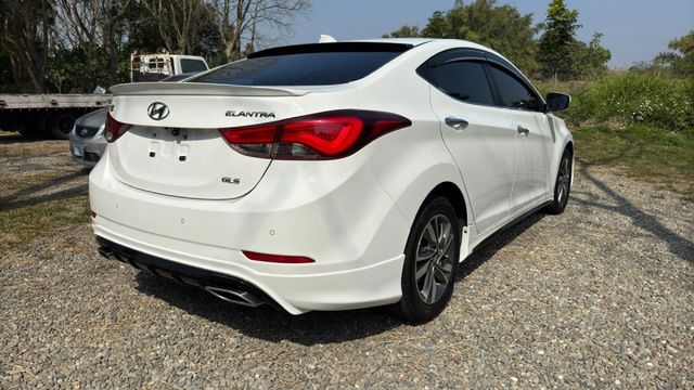 Hyundai Elantra/倒車顯影/定速/電動後視鏡/雙區恆溫空調/後座出風口  第4張相片