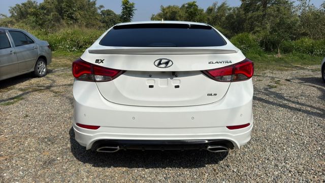 Hyundai Elantra/倒車顯影/定速/電動後視鏡/雙區恆溫空調/後座出風口  第5張相片