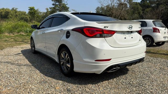 Hyundai Elantra/倒車顯影/定速/電動後視鏡/雙區恆溫空調/後座出風口  第6張相片