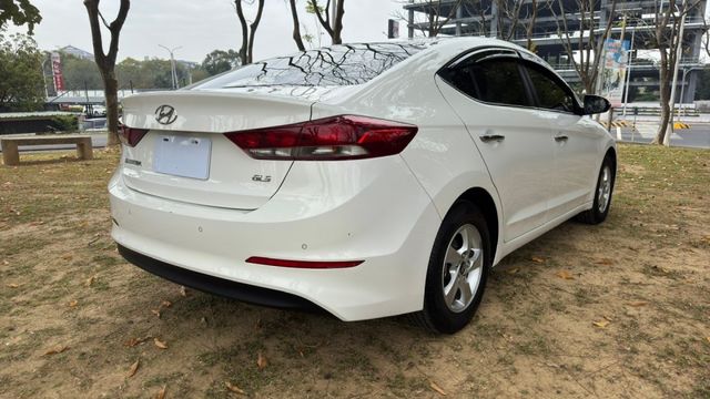 Hyundai Elantra/循跡防滑/電動後視鏡/後座出風口  第5張相片