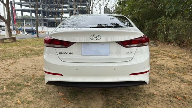 Hyundai Elantra/循跡防滑/電動後視鏡/後座出風口  第6張相片