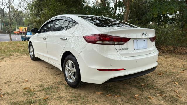 Hyundai Elantra/循跡防滑/電動後視鏡/後座出風口  第7張相片