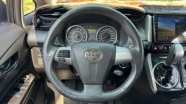 TOYOTA WISH/I-KEY/倒車顯影/定速/電動後視鏡/抬頭顯示器/第三排座椅/後座出風口  第11張相片