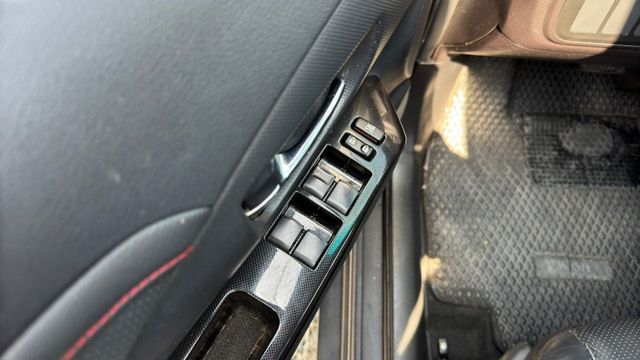 TOYOTA WISH/I-KEY/倒車顯影/定速/電動後視鏡/抬頭顯示器/第三排座椅/後座出風口  第13張相片