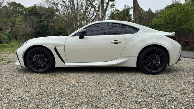 TOYOTA GR86/手排/I-KEY/倒車顯影/雙前電熱椅/定速/循跡防滑/粉塵過濾器/煞車力道分配系統  第8張相片