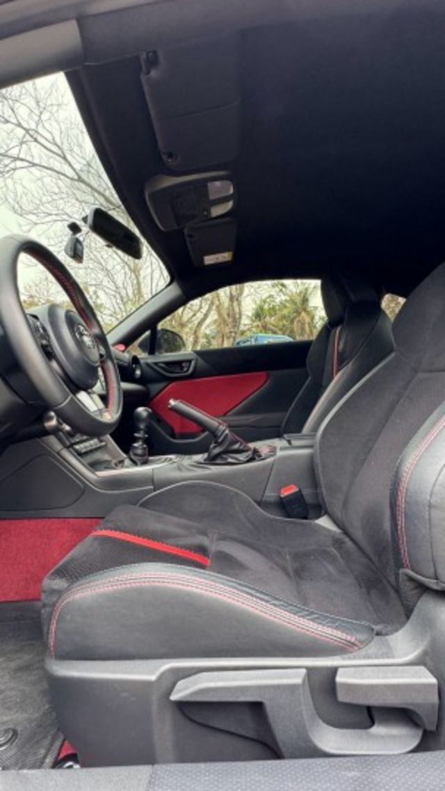 TOYOTA GR86/手排/I-KEY/倒車顯影/雙前電熱椅/定速/循跡防滑/粉塵過濾器/煞車力道分配系統  第15張相片