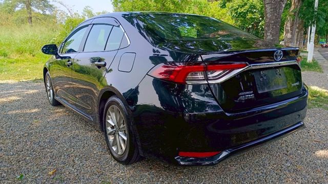 TOYOTA ALTIS/油電/I-KEY/倒車顯影/盲點偵測/胎壓偵測/摸門/跟車系統  第6張相片