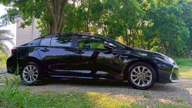 TOYOTA ALTIS/油電/I-KEY/倒車顯影/盲點偵測/胎壓偵測/摸門/跟車系統  第7張相片