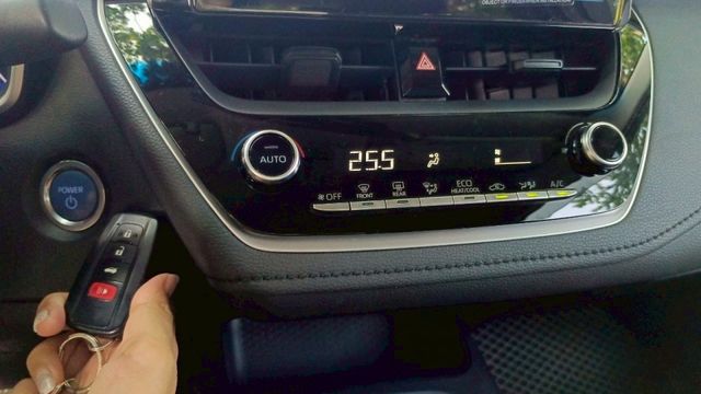 TOYOTA ALTIS/油電/I-KEY/倒車顯影/盲點偵測/胎壓偵測/摸門/跟車系統  第11張相片