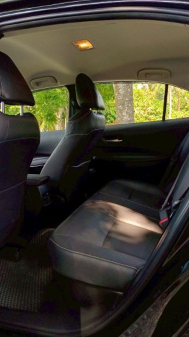 TOYOTA ALTIS/油電/I-KEY/倒車顯影/盲點偵測/胎壓偵測/摸門/跟車系統  第17張相片