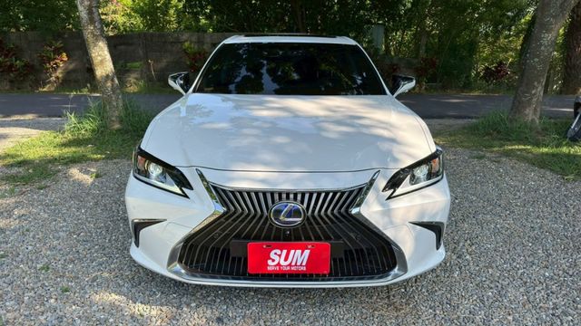 LEXUS ES300H/I-KEY/360度環景/跟車系統/盲點偵測/抬頭顯示器/雙前電動作椅/後座出風口  第3張相片