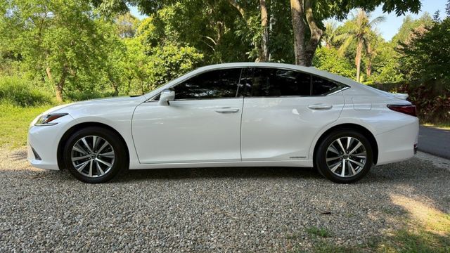 LEXUS ES300H/I-KEY/360度環景/跟車系統/盲點偵測/抬頭顯示器/雙前電動作椅/後座出風口  第8張相片