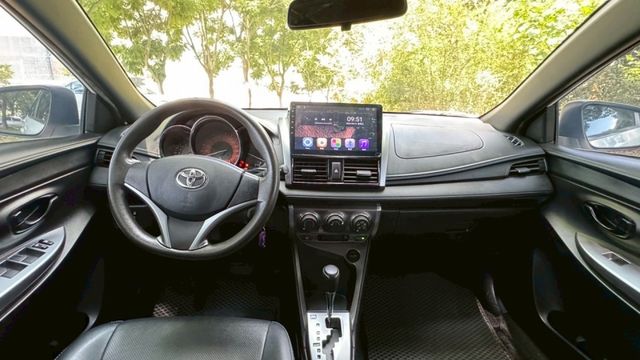 TOYOTA YARIS/倒車顯影/電動後視鏡/後座6/4分離  第9張相片