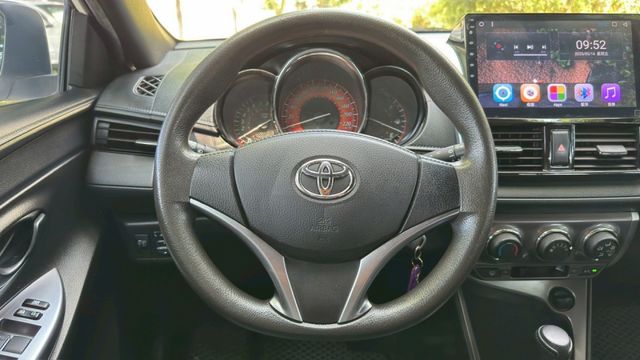 TOYOTA YARIS/倒車顯影/電動後視鏡/後座6/4分離  第11張相片
