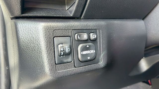 TOYOTA YARIS/倒車顯影/電動後視鏡/後座6/4分離  第12張相片