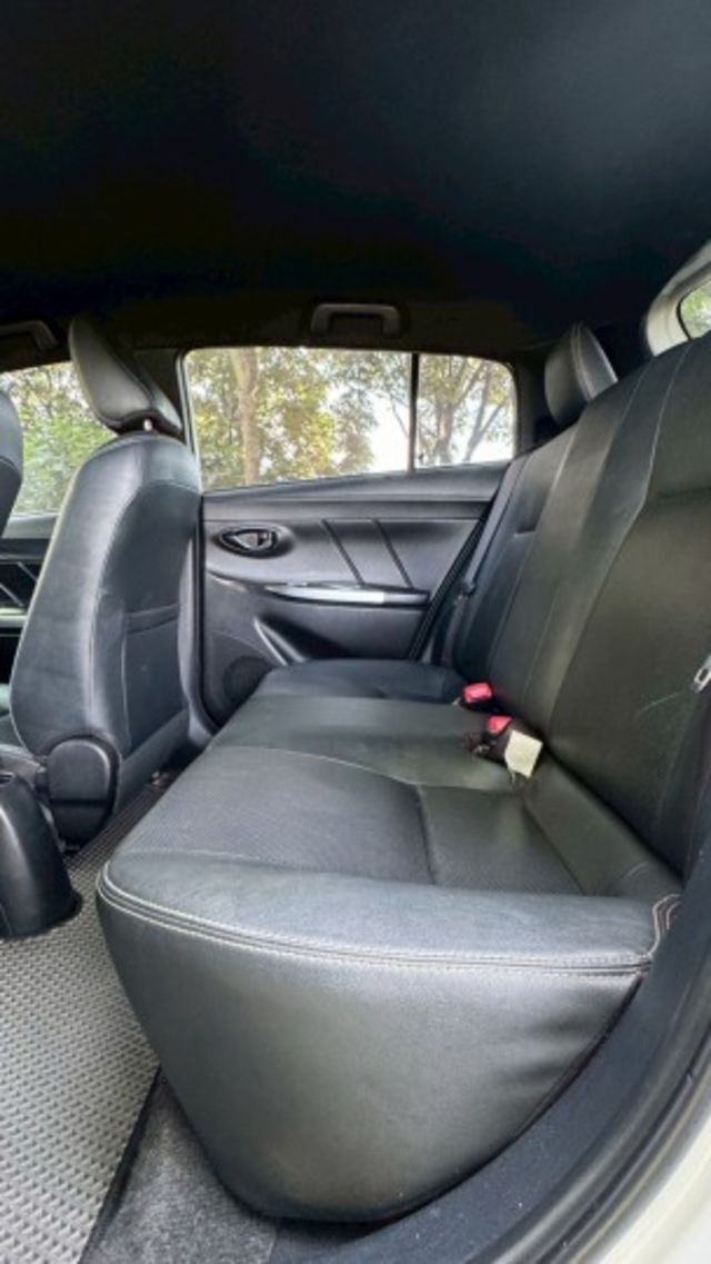 TOYOTA YARIS/倒車顯影/電動後視鏡/後座6/4分離  第14張相片