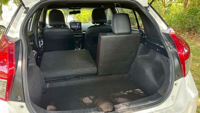TOYOTA YARIS/倒車顯影/電動後視鏡/後座6/4分離  第15張相片