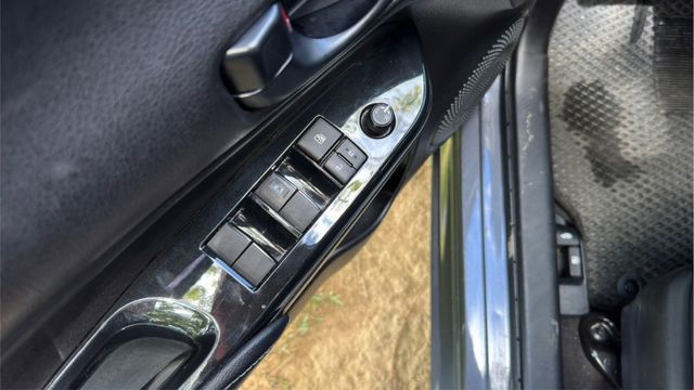 TOYOTA VIOS/循跡防滑/抬頭顯示器/後視鏡電動調整  第13張相片