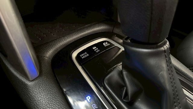 TOYOTA CC/I-KEY/跟車系統/循跡防滑/電動後視鏡/後座出風口  第12張相片