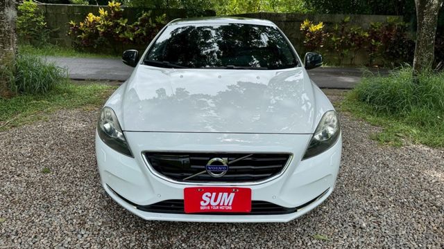 VOLVO V40/跟車系統/倒車顯影/全景天窗/電動記憶座椅/盲點偵測/電動後視鏡/摸門  第3張相片