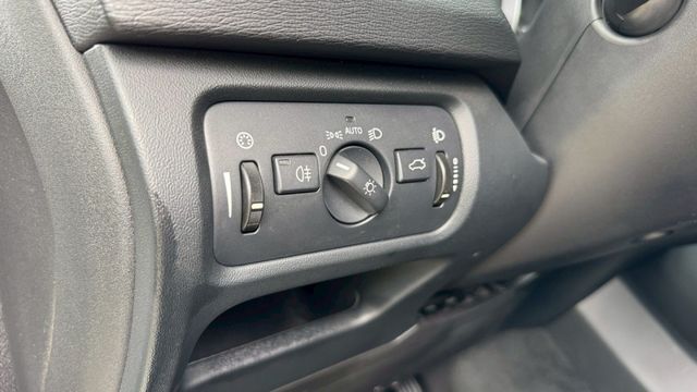 VOLVO V40/跟車系統/倒車顯影/全景天窗/電動記憶座椅/盲點偵測/電動後視鏡/摸門  第16張相片
