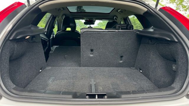VOLVO V40/跟車系統/倒車顯影/全景天窗/電動記憶座椅/盲點偵測/電動後視鏡/摸門  第18張相片