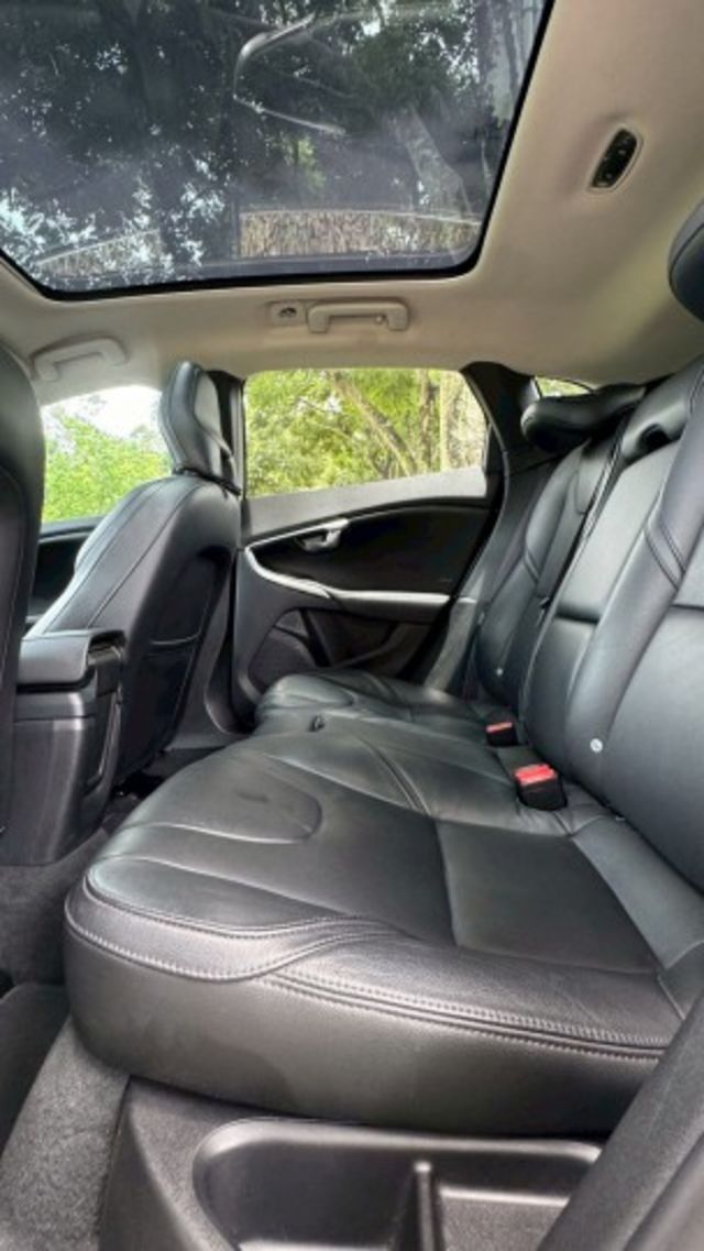 VOLVO V40/跟車系統/倒車顯影/全景天窗/電動記憶座椅/盲點偵測/電動後視鏡/摸門  第19張相片