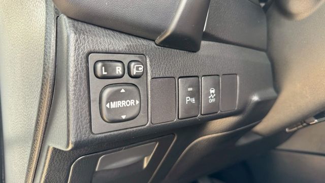 TOYOTA ALTIS/I-KEY/倒車顯影/定速/循跡防滑/恆溫空調/電動後視鏡  第13張相片