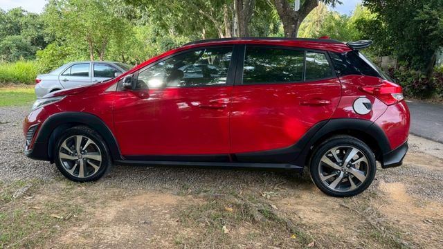 TOYOTA YARIS CROSS/循跡防滑/電動後視鏡/後座6/4分離  第8張相片