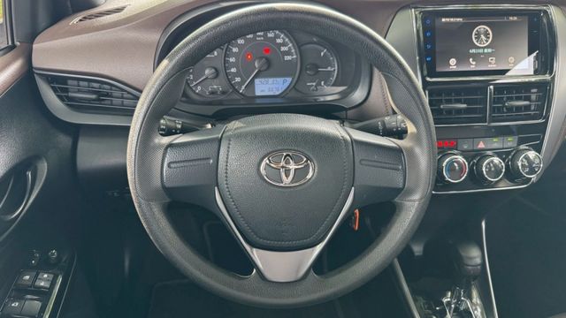 TOYOTA YARIS CROSS/循跡防滑/電動後視鏡/後座6/4分離  第11張相片