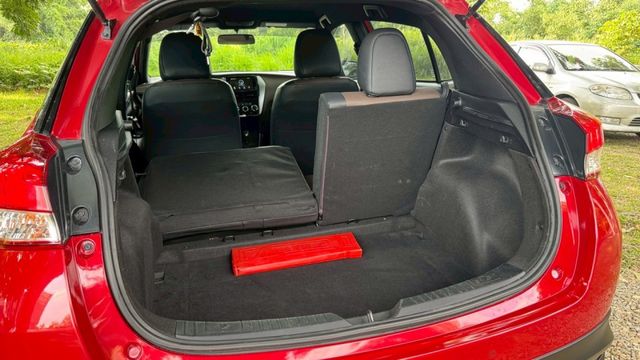 TOYOTA YARIS CROSS/循跡防滑/電動後視鏡/後座6/4分離  第16張相片