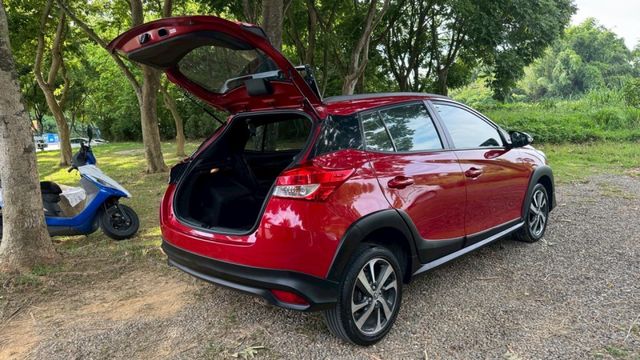 TOYOTA YARIS CROSS/循跡防滑/電動後視鏡/後座6/4分離  第17張相片