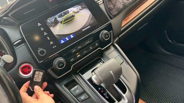HONDA CRV/I-KEY/倒車顯影/跟車系統/電尾門/電動座椅/循跡防滑/自動緊急煞車系統/全景天窗  第11張相片
