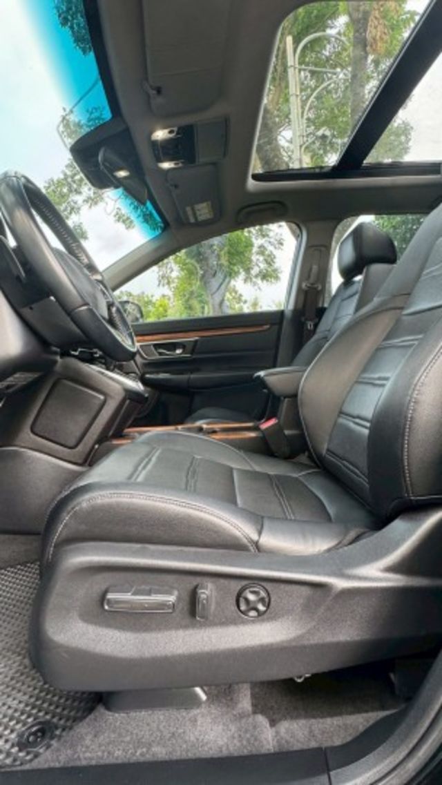 HONDA CRV/I-KEY/倒車顯影/跟車系統/電尾門/電動座椅/循跡防滑/自動緊急煞車系統/全景天窗  第15張相片