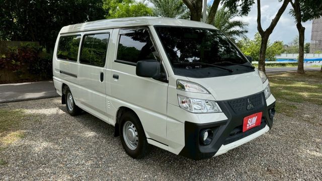 中華 得利卡/第三排座椅/定速/電動窗/循跡防滑  第4張相片