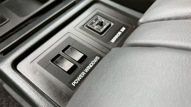 中華 得利卡/第三排座椅/定速/電動窗/循跡防滑  第11張相片