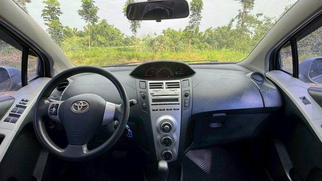 TOYOTA YARIS/代步車/五門掀背小車  第9張相片