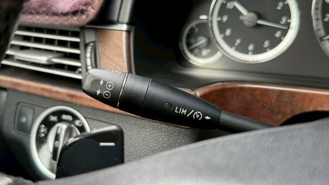 BENZ E200/雙前記憶電動座椅/天窗/定速/雙區恆溫空調  第12張相片