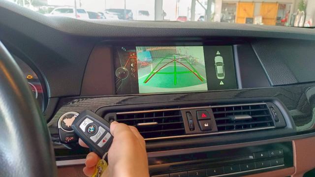 BMW 528i/I-KEY/倒車顯影/盲點偵測/天窗/雙前電動座椅/怠速熄火/雙前加熱座椅/定速  第12張相片