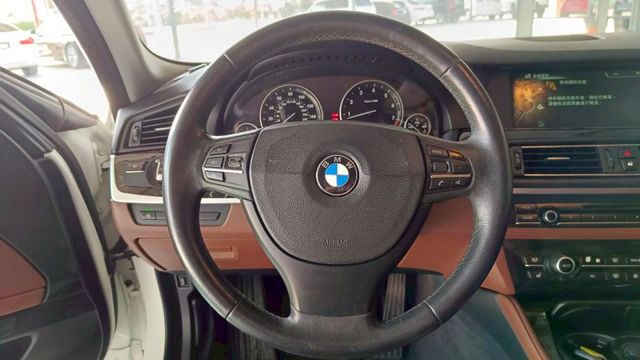 BMW 528i/I-KEY/倒車顯影/盲點偵測/天窗/雙前電動座椅/怠速熄火/雙前加熱座椅/定速  第14張相片