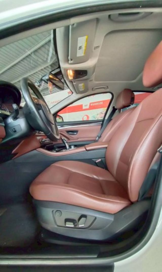 BMW 528i/I-KEY/倒車顯影/盲點偵測/天窗/雙前電動座椅/怠速熄火/雙前加熱座椅/定速  第17張相片