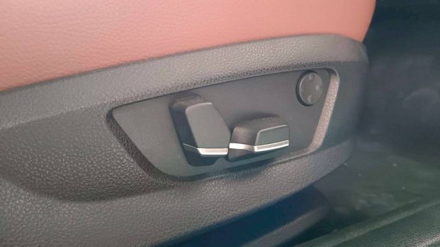 BMW 528i/I-KEY/倒車顯影/盲點偵測/天窗/雙前電動座椅/怠速熄火/雙前加熱座椅/定速  第18張相片