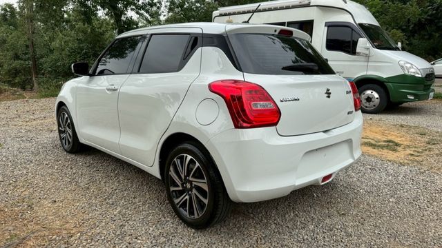 SUZUKI SWIFT/I-KEY/跟車系統/倒車顯影/怠速熄火/循跡防滑/盲點偵測/自動緊急煞車系統  第7張相片