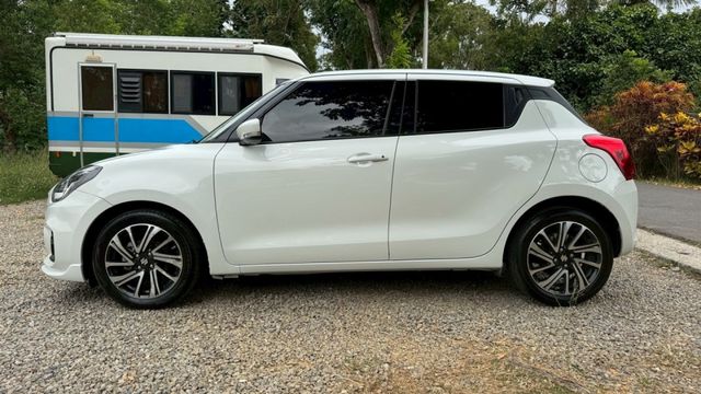 SUZUKI SWIFT/I-KEY/跟車系統/倒車顯影/怠速熄火/循跡防滑/盲點偵測/自動緊急煞車系統  第8張相片