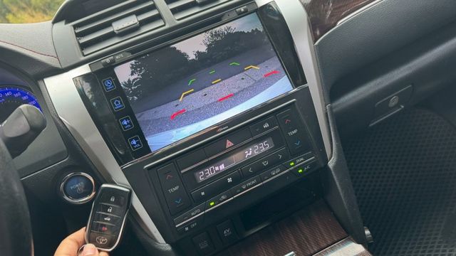 TOYOTA CAMRY/油電/I-KEY/倒車顯影/電動座椅/抬顯/定速/天窗/胎壓偵測/循跡防滑  第11張相片