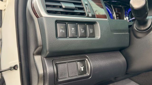 TOYOTA CAMRY/油電/I-KEY/倒車顯影/電動座椅/抬顯/定速/天窗/胎壓偵測/循跡防滑  第13張相片