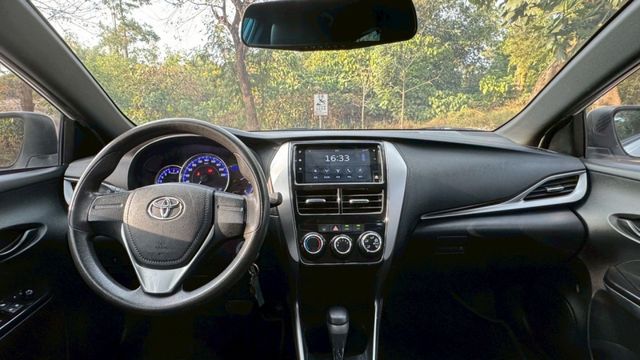 TOYOTA YARIS/循跡防滑/電動後視鏡/日行燈  第9張相片