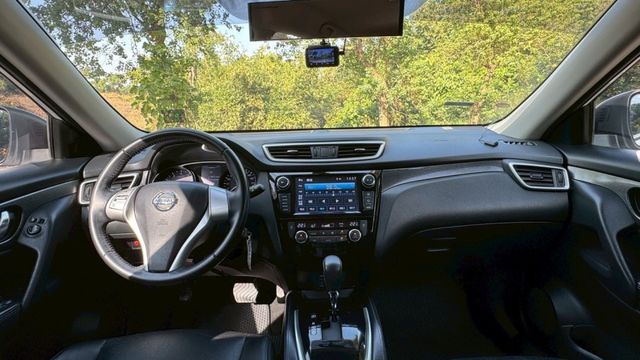 NISSAN X-TRAIL/倒車顯影/抬頭顯示器/循跡防滑/雙區恆溫空調/後座出風口/電動後視鏡  第10張相片