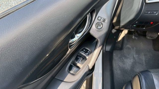 NISSAN X-TRAIL/倒車顯影/抬頭顯示器/循跡防滑/雙區恆溫空調/後座出風口/電動後視鏡  第14張相片